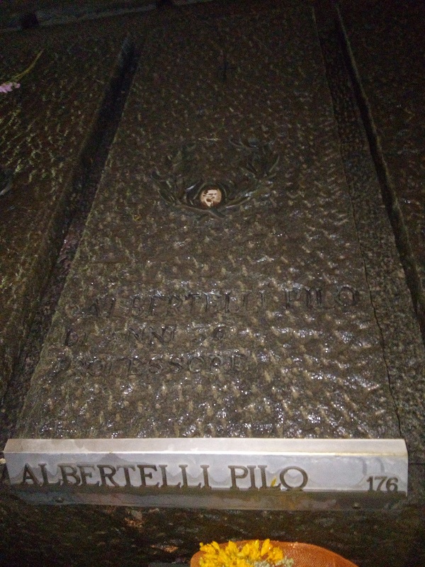 La tomba di Pilo Albertelli alle Fosse Ardeatine